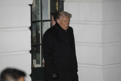 Davos için yola çıkmıştı. Trump'ın uçağında elektrik arızası