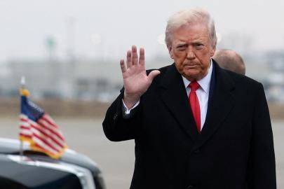 Trump'tan Grönland planını kabul etmeyen ülkelere ek gümrük vergisi