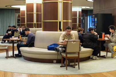 24 saat açık kütüphanede sahur ikramı