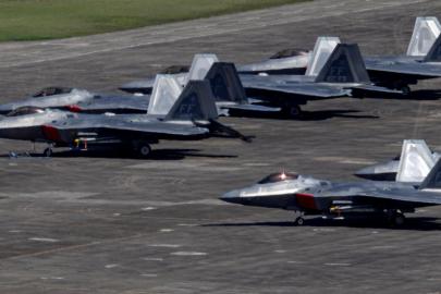 ABD'ye ait 12 adet F22 tipi savaş uçağının, İsrail'de bir askeri üsse iniş yaptığı duyuruldu