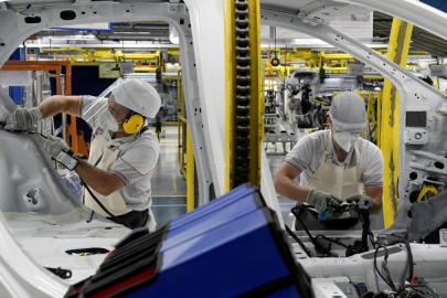 Almanya'da iyileşen ekonomik verilere rağmen şirketler daha fazla işten çıkarma planlıyor