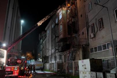 Bağcılar'da bir iş yerinde çıkan yangın söndürüldü