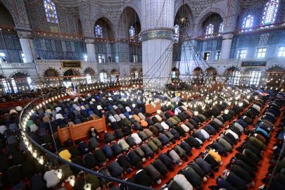 Camilerde ramazanın ilk cuma namazı kılındı