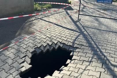 Çanakkale'de yol çöktü, dev çukur oluştu