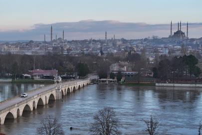 Edirnede taşkın tehlikesi zayıflıyor, alarm seviyesi düştü