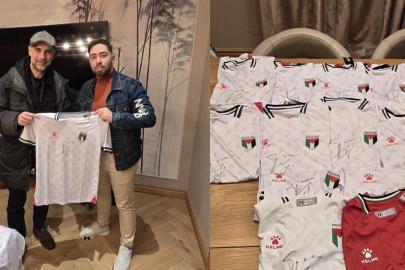 Guardiola, Gazze'deki ampute futbol takımına destek için Filistin milli takımı formalarını imzaladı