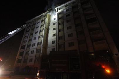 Hatay'da 8 katlı binada yangın: 13 kişi dumandan etkilendi