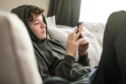 İngiltere, 16 yaş altının sosyal medya kullanımına ilişkin düzenlemeyi hızla yapacak