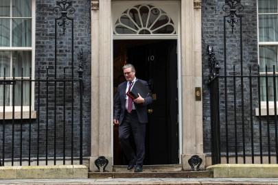 İngiltere'ye başbakan dayanmıyor, Starmer koltuğundan olabilir mi?