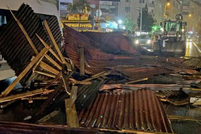 İstanbul'da fırtına hayatı olumsuz etkiledi