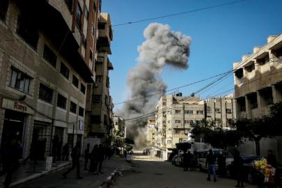 Katil İsrail ordusu ateşkese rağmen Gazzenin çeşitli bölgelerine saldırılar düzenledi