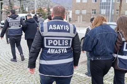 Kredi kartı bilgilerini kopyalayarak 2,1 milyon lira dolandırmışlar