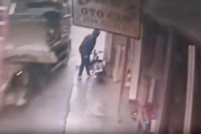 Manisa'da kamyonun üzerindeki iş makinesi lise öğrencisine çarptı