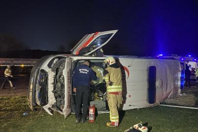 Manisada otomobille ambulans çarpıştı: 5 yaralı