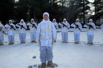 Mehmetçikten 'Sabahat teyzeye' teşekkür: Emanetin evlatlarının başının tacıdır