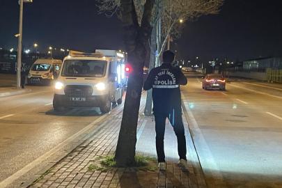 Motosiklet refüje çarptı, sürücü ile eşi öldü