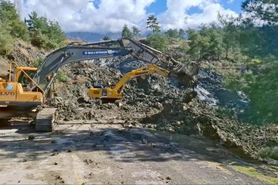 Muğla'da heyelan nedeniyle yol ulaşıma kapandı