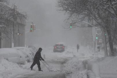New York'ta polise kar topu yağmuru soruşturması