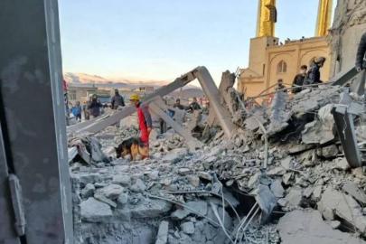 ABDİsrail, İran'da tarihi camiyi hedef aldı: 3 kişi hayatını kaybetti