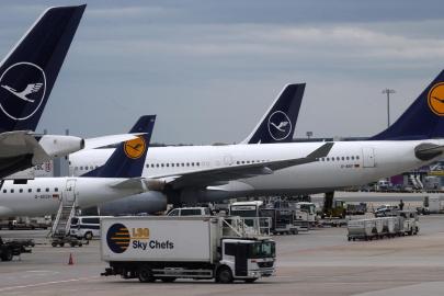 Alman hava yolu şirketi Lufthansa'nın pilotları 48 saatlik greve gidecek