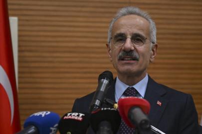 Bakan Uraloğlu: Hürmüz'deki 15 Türk sahipli geminin personeliyle irtibat sürüyor