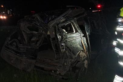 Balıkesir'de otomobil şarampole devrildi: 1 ölü, 6 yaralı