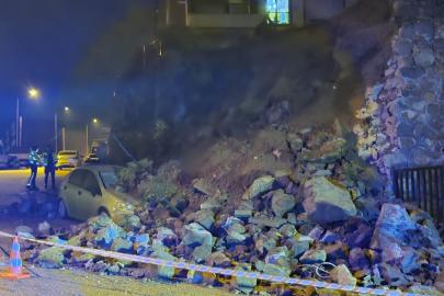 Bursa'da sitenin istinat duvarı çöktü