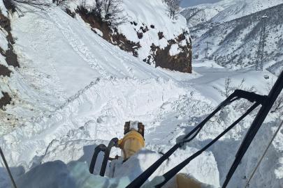 Doğu'da ulaşıma kar engeli: 187 yol kapandı