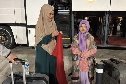 Enkazdan umre yolculuğuna...Küçük Hazal'ın hayali gerçek oldu