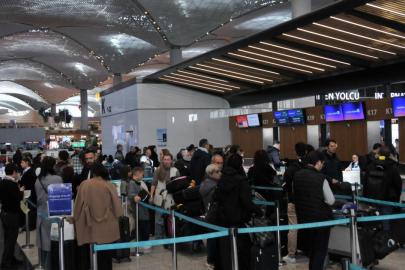 Havalimanlarında tatil yoğunluğu başladı