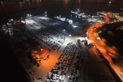 Haydarpaşa Limanı sıfır araçlarla doldu