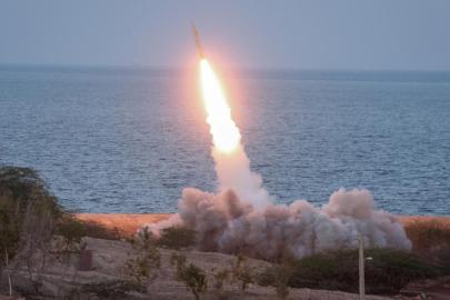 İran ordusu: ABD üsleri ve İsrail'in kentlerini hedef alan yeni füze saldırıları başladı