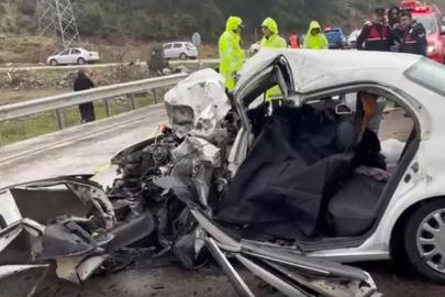 Isparta'da iki otomobil çarpıştı: 2 ölü, 4 yaralı