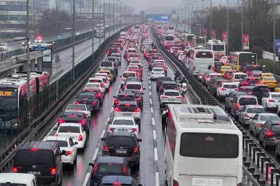 İstanbul'da bayram dönüşü trafik yoğunluğu oluştu