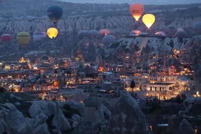 Kapadokya'da rüzgar ve yağmur balon turlarına engel oldu