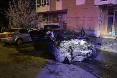 Kayseri'de 2 otomobil çarpıştı: 1'i ağır 5 yaralı