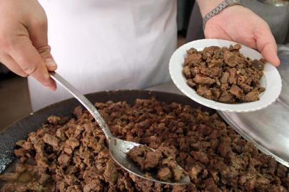 Mersin Büyükşehir Aşevinde tek tırnaklı eti tespit edildi