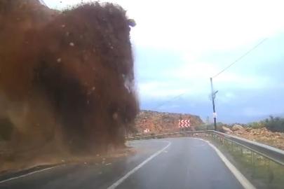 MersinAntalya kara yolundaki heyelan kamerada