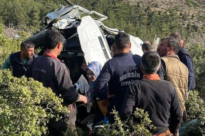 Mersin'de minibüs şarampole yuvarlandı: 2 ölü, 12 yaralı