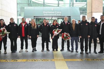 Milli atıcılar, çiçeklerle karşılandı