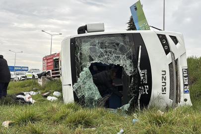 Samsun'da öğrencilerin de bulunduğu midibüs devrildi: 11 yaralı