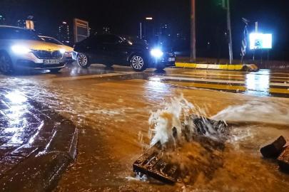 Şanlıurfa'da selde mahsur kalan 10 kişilik aile kurtarıldı