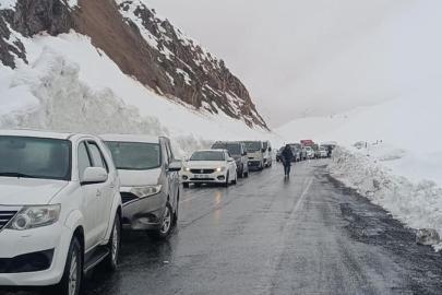 ŞırnakHakkari kara yolu yeniden ulaşıma açıldı
