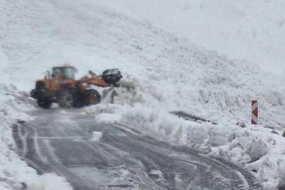 ŞırnakHakkari yolunda çığ: 40 yolcu mahsur kaldı