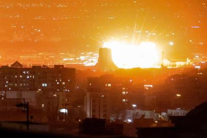 Tahran'da en az 460 ölü, 4 binden fazla yaralı