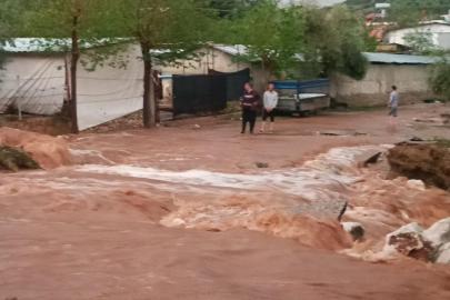 Adana'da sağanak sele dönüştü: 1 kişi hayatını kaybetti