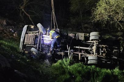 Balıkesir'de kamyonet şarampole devrildi: 1 ölü