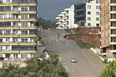 Balıkesir'de sağanak toprak kaymasına neden oldu