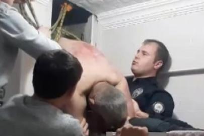 Boşanma aşamasındaki eşinin evine girmek isterken havalandırmada sıkıştı