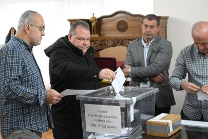 Bulgaristan'daki genel seçimde sandıklar kapandı